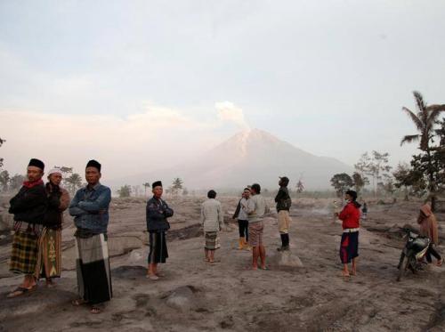  لحظه فوران آتشفشان سمرو در اندونزی