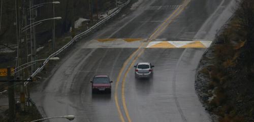 ترافیک نیمه سنگین در چالوس و ۴ محور دیگر / بارش برف و باران در جاده‌های ۶ استان