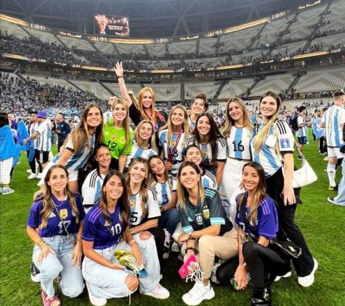 عکس یادگاری همسران بازیکنان آرژانتین