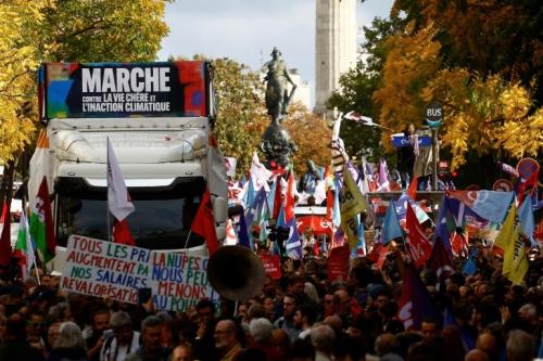  فیلم/ تجمع بزرگ ضد ناتو در خیابان‌های پاریس