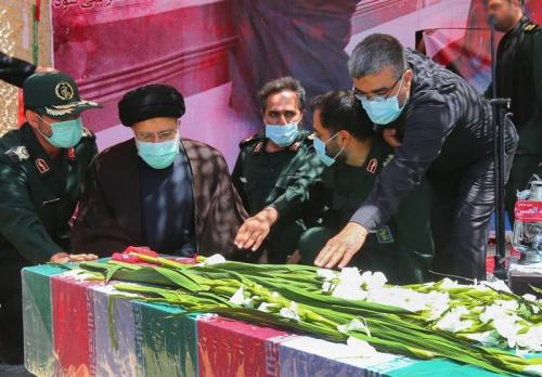 فیلم/ حضور رئیسی در مراسم تشییع شهدای گمنام تهران