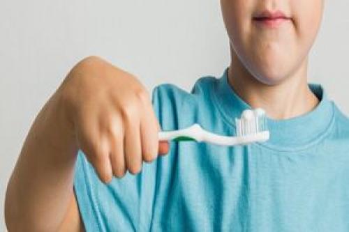  راهکارهای خانگی سفید شدن دندان‌