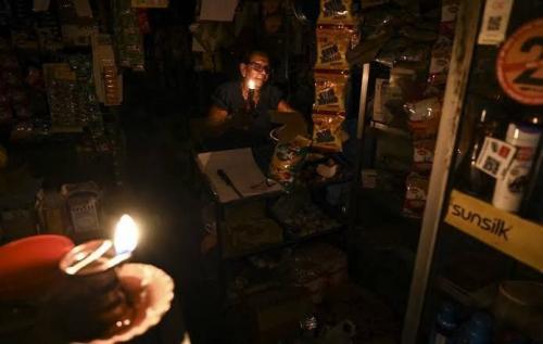 بحران انرژی در پاکستان و کاهش ساعات کسب و کار مردم