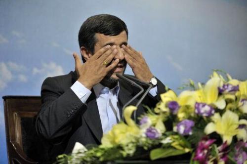  محمود احمدی نژاد سکوتش را نمی شکند 
