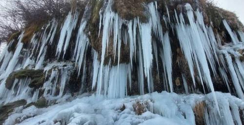 عکس/ آبشار کندلوس یخ زد