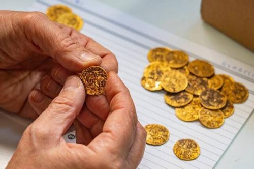 ربع سکه در بورس ۵۰۰ هزار تومان ارزان‌تر از بازار قیمت خورد