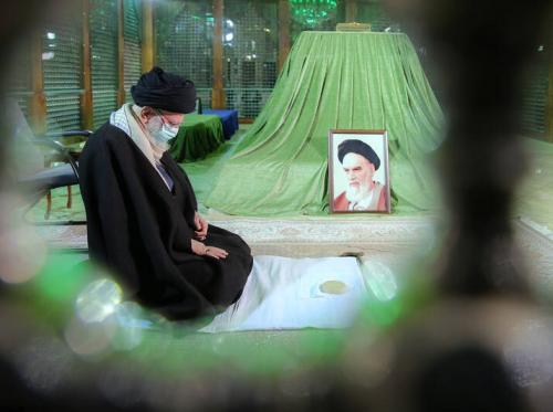 عکس/ حضور رهبر انقلاب در حرم امام خمینی(ره)