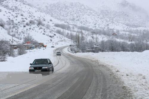 بارش برف و باران در جاده‌های ۲۲ استان / انسداد ۱۸ راه اصلی و فرعی