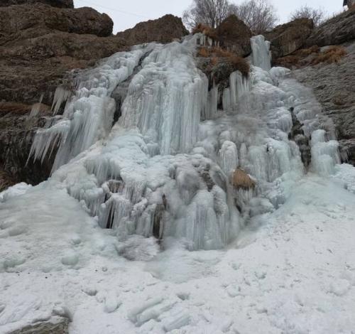 عکس/ آبشار دوقلو شیرپلا یخ زد!