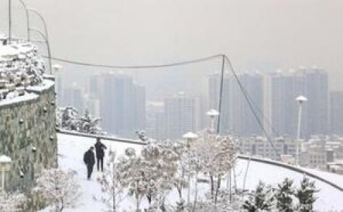 ­آلودگی هوا و برف در راه تهران