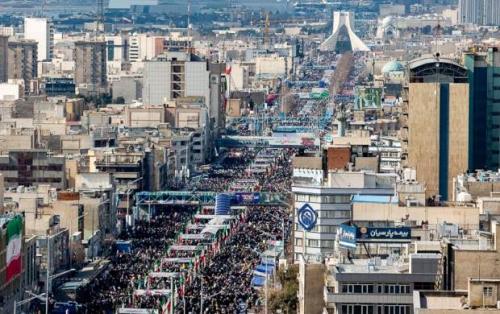 بازتاب جهانی راهپیمایی ۲۲ بهمن در رسانه‌های دنیا/ خبرگزاری فرانسه: مردم ایران، با وجود سردی هوا به خیابان آمدند