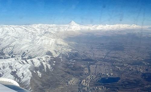 نمایی جذاب از دریاچه چیتگر تا قله دماوند