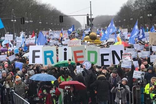 تظاهرات گسترده در برلین در اعتراض به کمک نظامی آلمان به اوکراین
