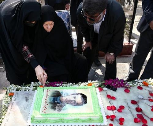 جشن تولد شهید حسن باقری با حضور مادرش
