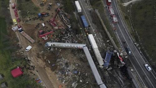 استعفای وزیر حمل و نقل یونان پس از حادثه برخورد دو قطار