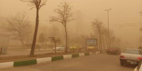 گرد و غبار مدارس و دانشگاه‌های اردبیل را تعطیل کرد