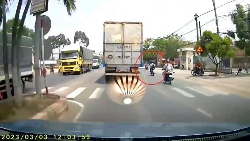  عاقبت نزدیک شدن موتورسیکلت به کامیون