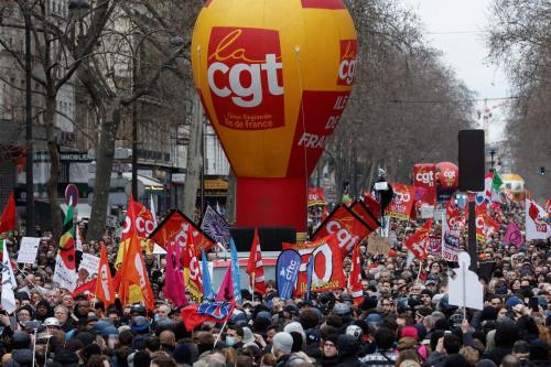 ده‌ها هزار معترض فرانسوی خیابان‌ها این کشور را تسخیر کردند