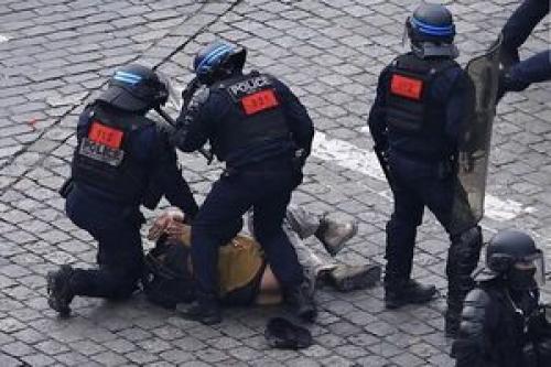  درگیری پلیس و معترضان در فرانسه