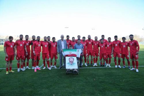 آخرین تمرین تیم ملی در سال ١۴٠١/ عکس یادگاری ملی‌پوشان با «عمو موسی» +عکس