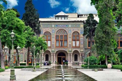 گردشگران در کاخ موزه گلستان