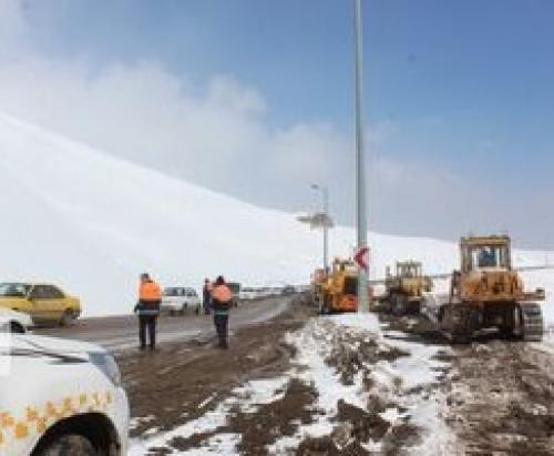 رهاسازی ۹۷ خودرو از برف و کولاک در شبانه‌روز گذشته