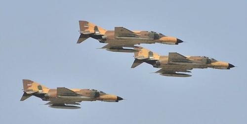 رژه پروازی جنگنده‌های نیروی هوایی ارتش برگزار شد 