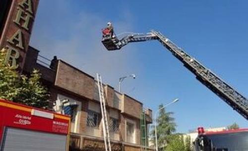 فیلم/ آتش سوزی ساختمان ۷ طبقه در خیابان سعدی شمالی