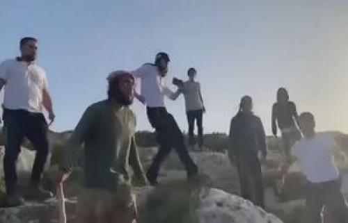 فیلم/ حمله شهرک‌نشینان به یک روستا در رام‌الله