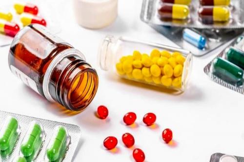تجهیزات پزشکی و شیرخشک تخصیص پیدا می کند/ وزارت بهداشت: ماهانه ۳۰۰ میلیون دلار برای واردات دارو