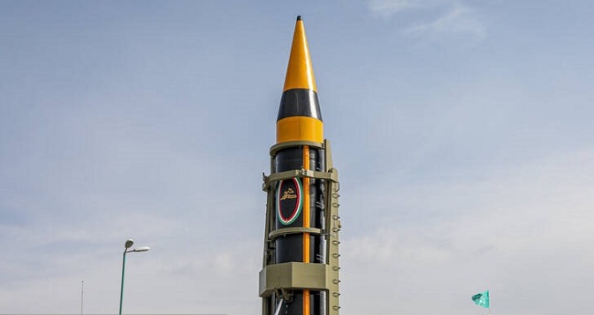 عکس/ رونمایی از موشک راهبردیِ بُرد بلند و نقطه زن خرمشهر ۴