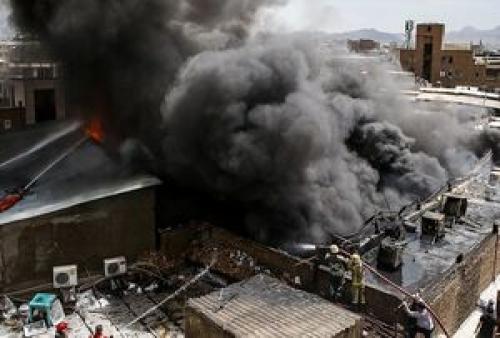 آتش انبار چسب در بازار هنوز مهار نشده است