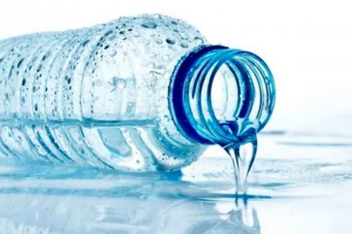  مضرات استفاده از بطری آب معدنی چیست؟ 