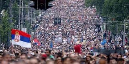 صربستانی‌ها خواستار برکناری رئیس‌جمهور خود شدند+عکس