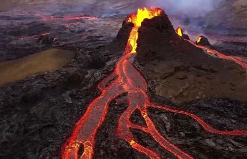 تصاویر دیدنی از فوران آتشفشان در ایسلند
