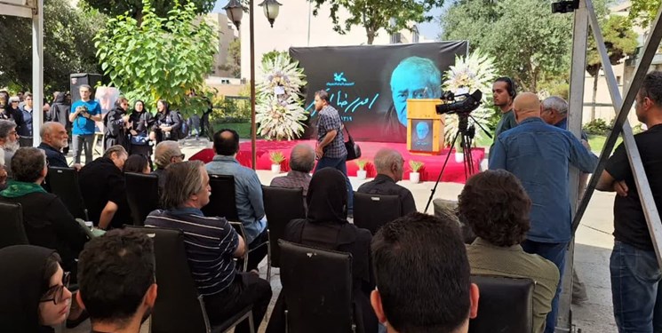  مراسم تشییع پیکر مرحوم «احمدرضا احمدی» در کانون پرورشی آغاز شد 