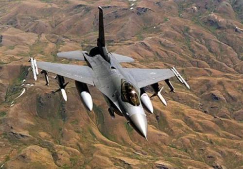  ادعای اعزام جنگنده‌های F۱۶ آمریکا به تنگه هرمز 