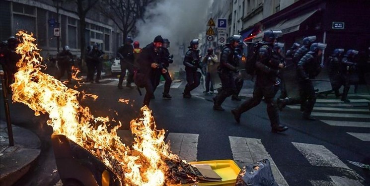  حکم حبس ۷۴۲ نفر در فرانسه به‌دلیل شرکت در تظاهرات 