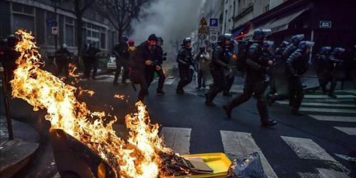  حکم حبس ۷۴۲ نفر در فرانسه به‌دلیل شرکت در تظاهرات 