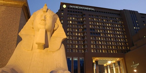  اخراج مدل صهیونیست از هتلی در مصر 