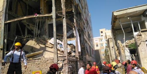 انفجار ساختمان ۳ طبقه در تهران/ خارج شدن ۱۲ نفر از زیر آوار