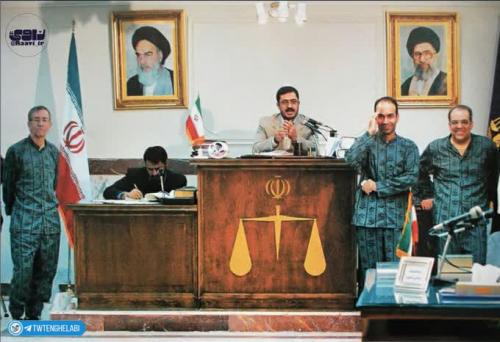 عکس/ خوشحالی عباس عبدی در دادگاه!