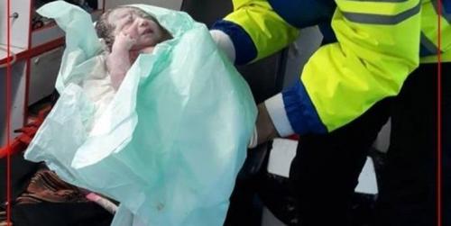  تولد نوزاد عجول در محوطه بیمارستان! 