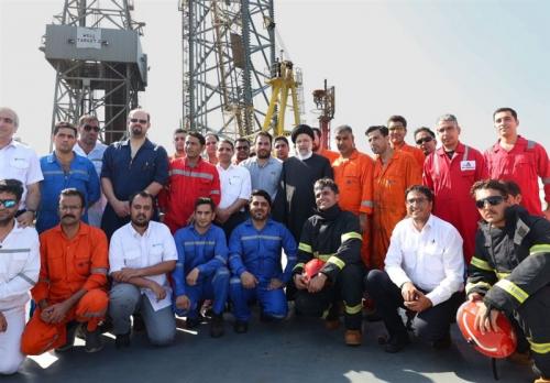 بازدید هوایی رئیس‌ جمهور از فاز ۱۱ میدان گازی پارس‌جنوبی در خلیج‌ فارس