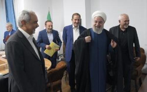 در جلسات ستاد انتخاباتی حسن روحانی چه می‌گذرد؟