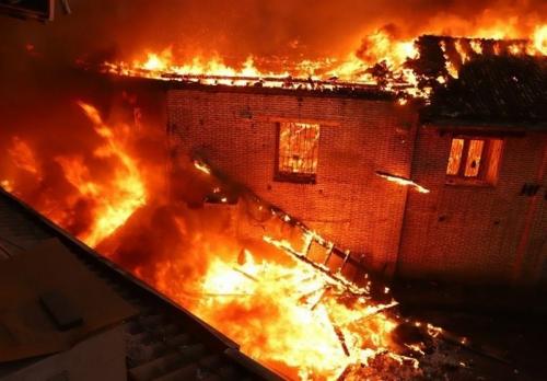  فیلم/ آتش سوزی میدان بهارستان