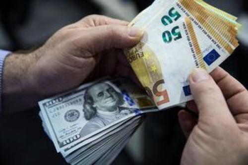 نرخ دلار و یورو در مرکز مبادله ارز 