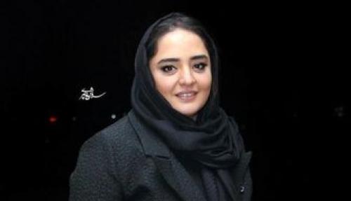  گریه نرگس محمدی در هنگام دریافت جایزه 