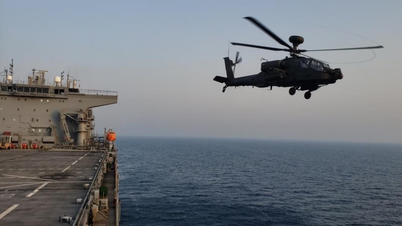  ادعای نیروی دریایی آمریکا: شناور‌های ایرانی با لیزر بالگرد آمریکایی در خلیج فارس را نشانه قرار دادند