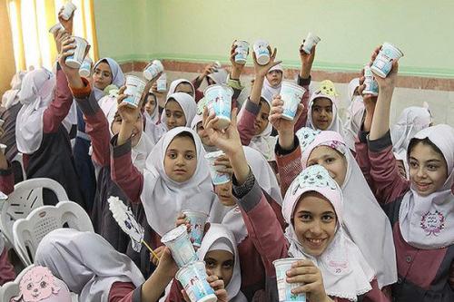 توزیع شیر رایگان در مدارس ابتدایی کشور